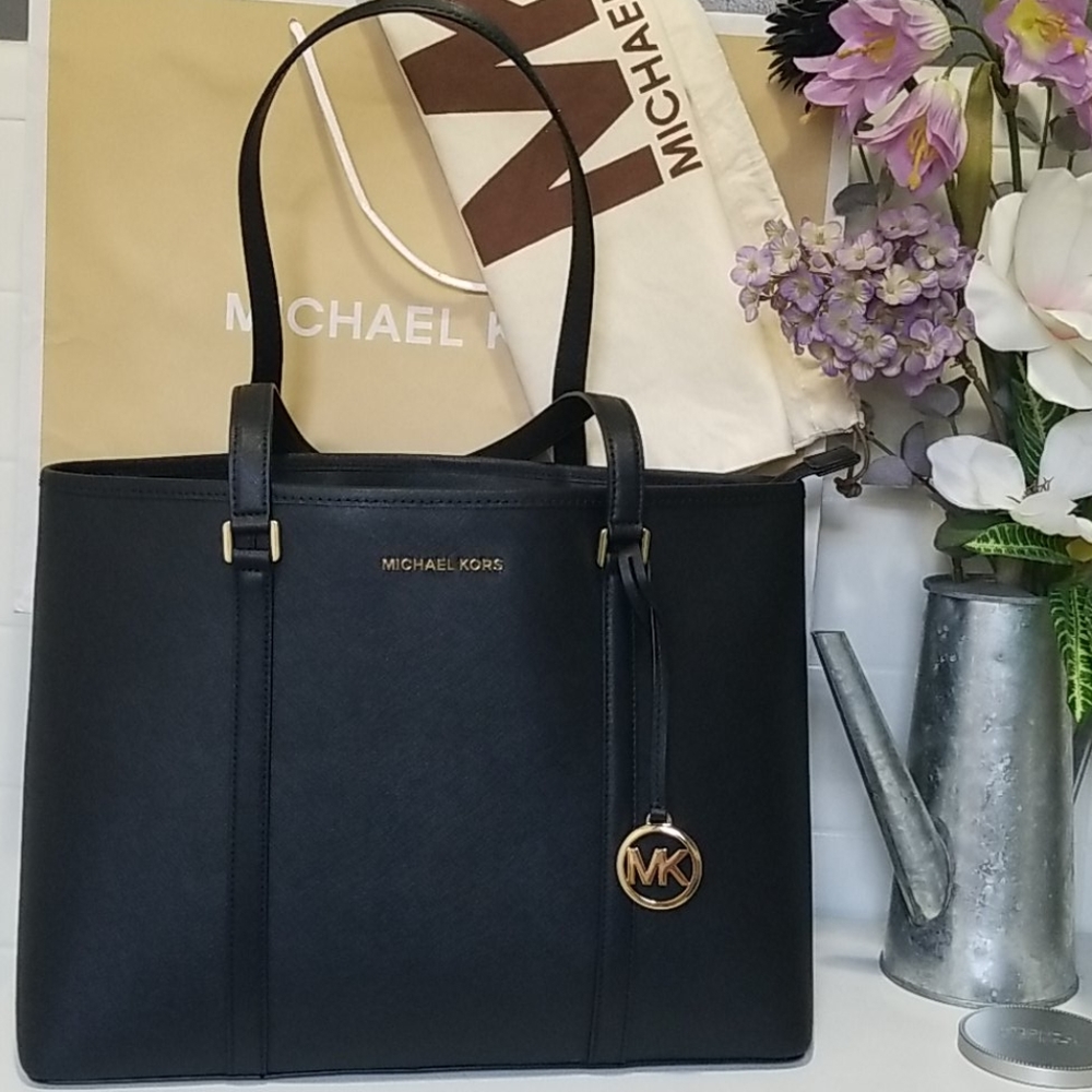 NWT Michael Michael kors bag.